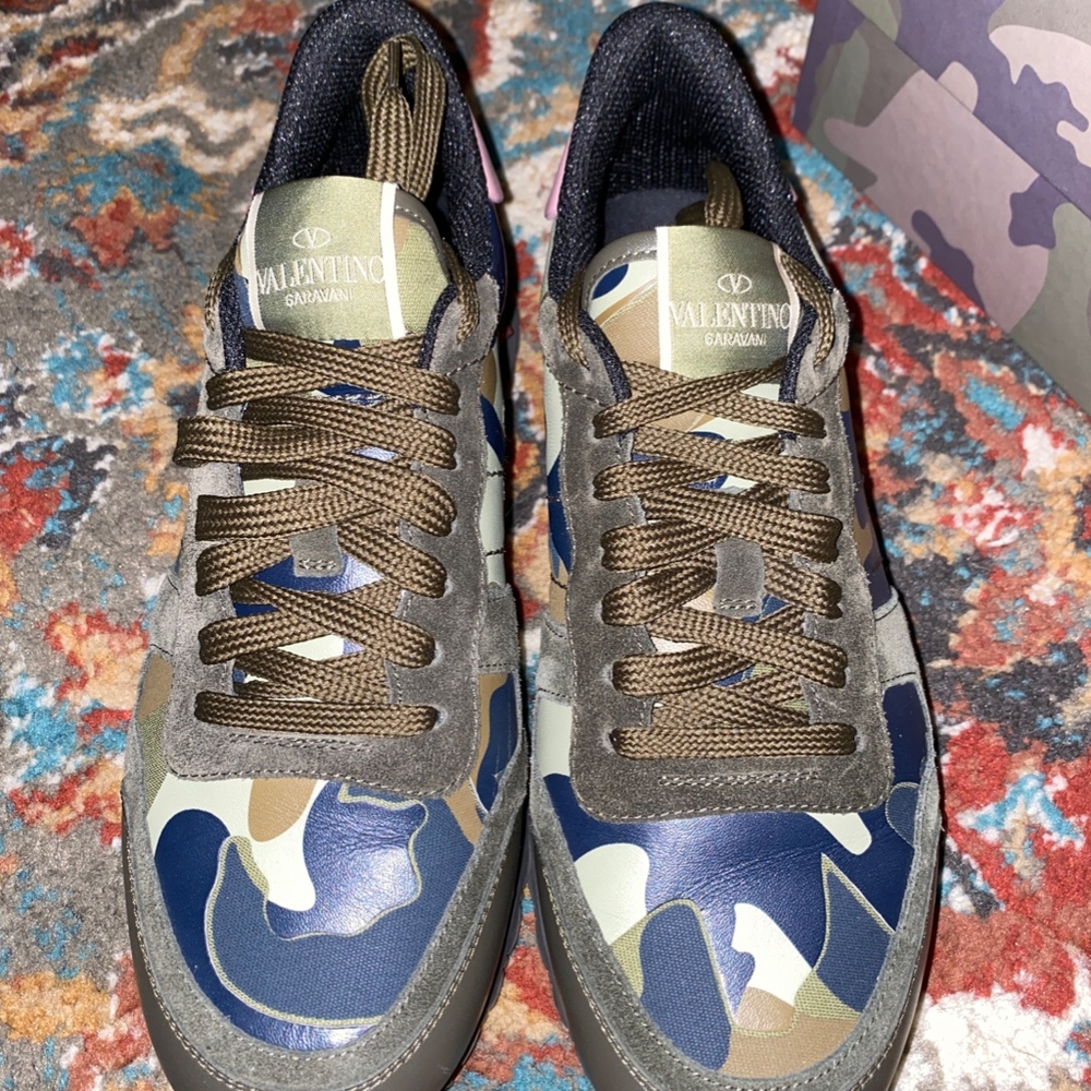 GENTLY USED Valentino Rockstud Sneaker 41EU